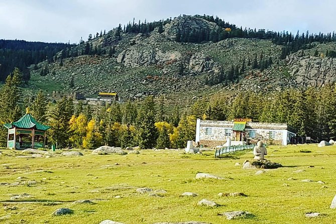 1 Day Manzushir Monastery & Hiking to Tsetsee Gun (Bogd Khan Summit) - A day split between old stones and a summit walk
