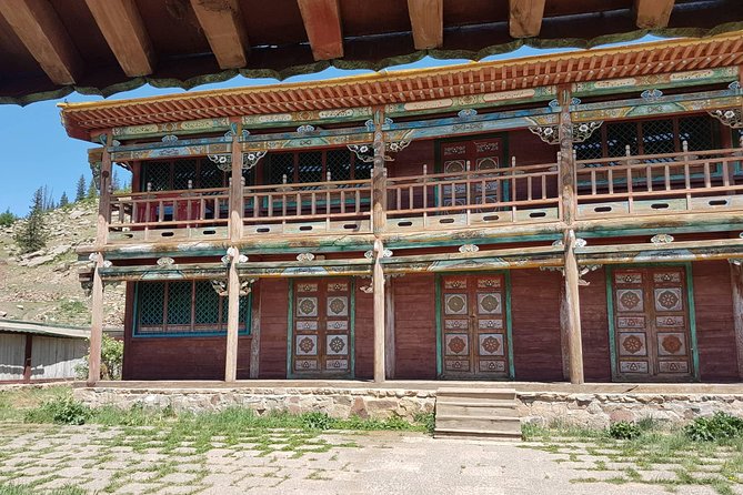 1 Day Manzushir Monastery & Hiking to Tsetsee Gun (Bogd Khan Summit) - Price and value: what you are paying for