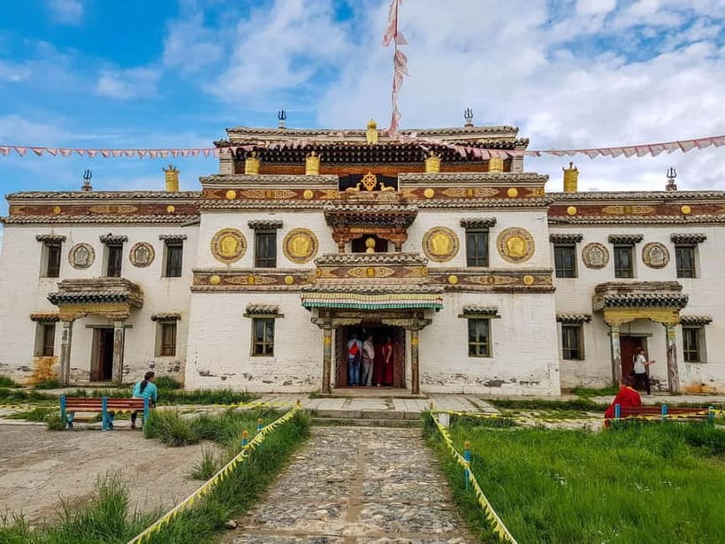 5 day Central Mongolia and Nomad stay tour - Central Mongolia, stitched together by big scenery and big history
