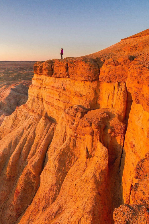 Discover / 8 day Great Gobi and Central Mongolia - The Big Picture: a Gobi-to-Central Mongolia route that moves