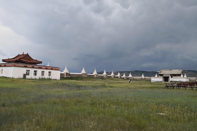 Mini Gobi and the ancient capital Kharkhorin - 4 days - Day 4: camel riding near Khugnu Khan, a lake stop, then back to Ulaanbaatar